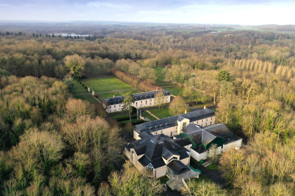 En tant qu'entreprise dynamique opérant dans les régions de l'Essonne et de la Seine-et-Marne, Aero-Perspective répond à la demande croissante de visuels aériens de haute qualité. Les drones sophistiqués de l'entreprise capturent des images spectaculaires utilisées dans diverses applications, de la promotion immobilière à la documentation de projets de construction, offrant ainsi à ses clients une perspective aérienne exclusive.