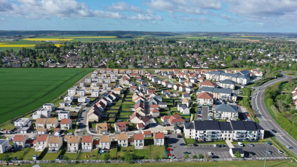 En tant qu'entreprise dynamique opérant dans les régions de l'Essonne et de la Seine-et-Marne, Aero-Perspective répond à la demande croissante de visuels aériens de haute qualité. Les drones sophistiqués de l'entreprise capturent des images spectaculaires utilisées dans diverses applications, de la promotion immobilière à la documentation de projets de construction, offrant ainsi à ses clients une perspective aérienne exclusive.